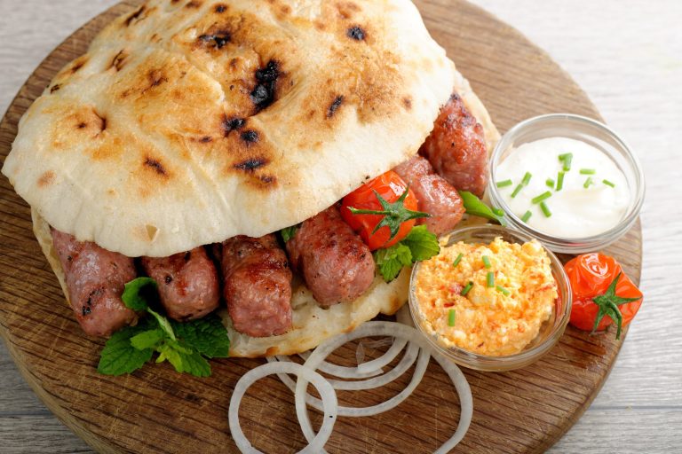 Ćevapi u lepinji